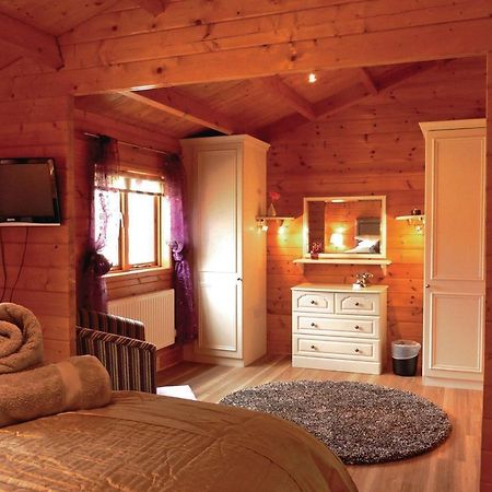 Mill Meadow Lodges Llanbister Экстерьер фото