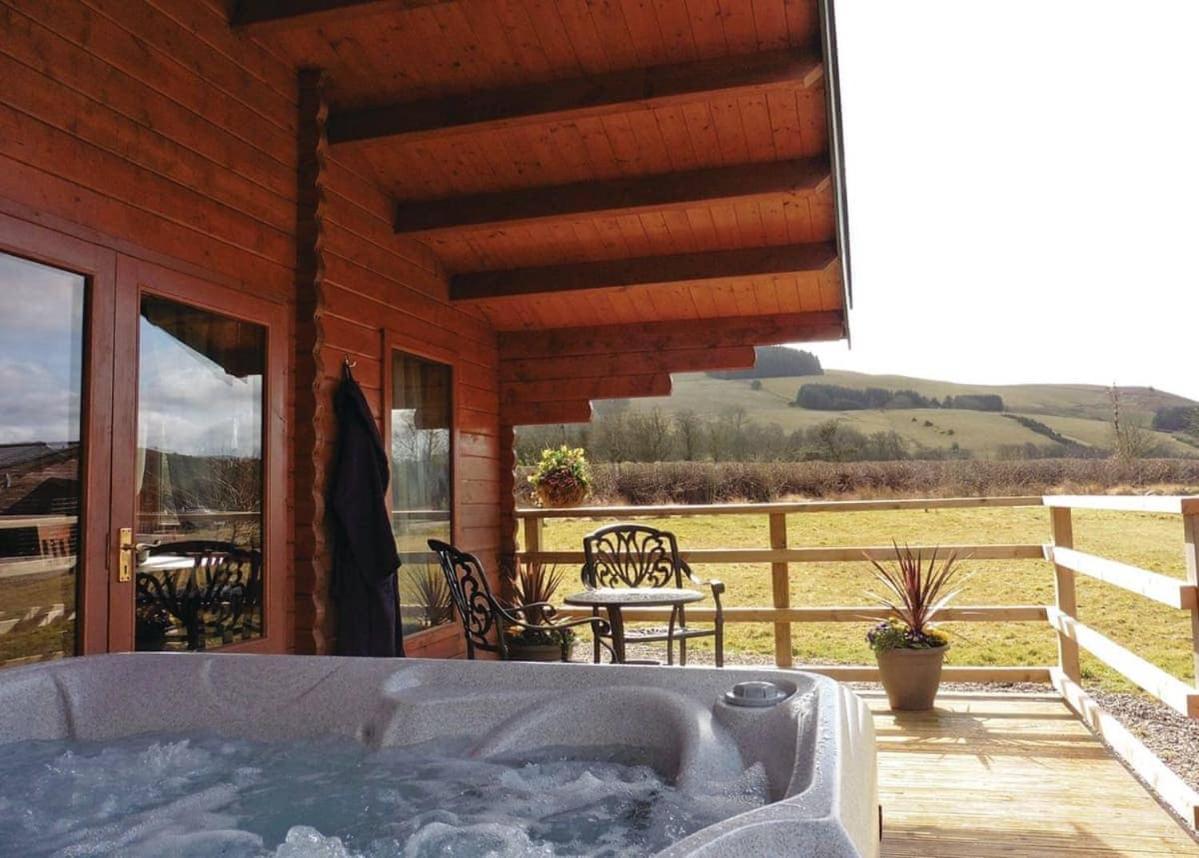 Mill Meadow Lodges Llanbister Экстерьер фото