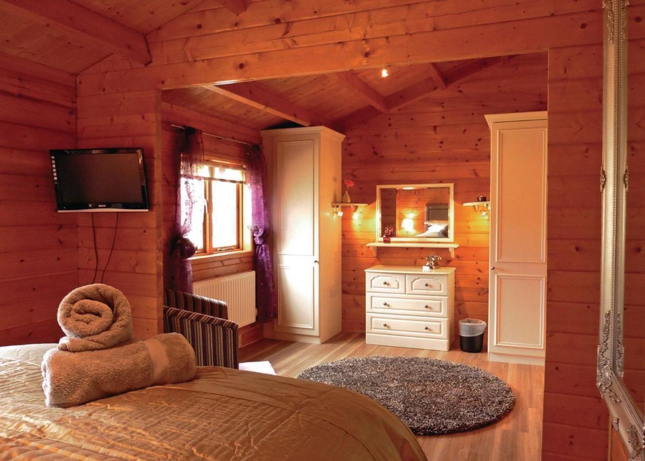 Mill Meadow Lodges Llanbister Экстерьер фото